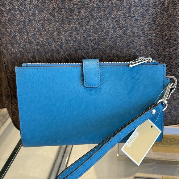MICHAEL KORS LARGE DOUBLE ZIP WRISTLET WALLET PHONE CASE CLUTCH 
Teal
NWT - Picture 6 of 16